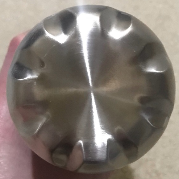 🆕🔥PINK BY VS SUPER CUTE METAL TIN TUMBLER SILVER&BLACK (PINK)ON THE TUMBLER!! - Picture 8 of 13